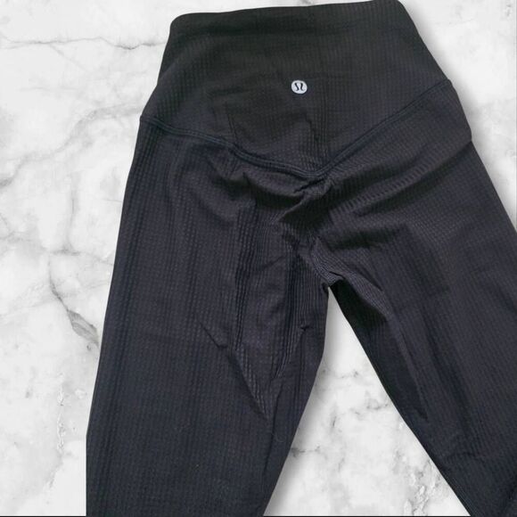 Lululemon Size 0 Black Textured Aligns High Rise Leggings - Picture 4 of 5